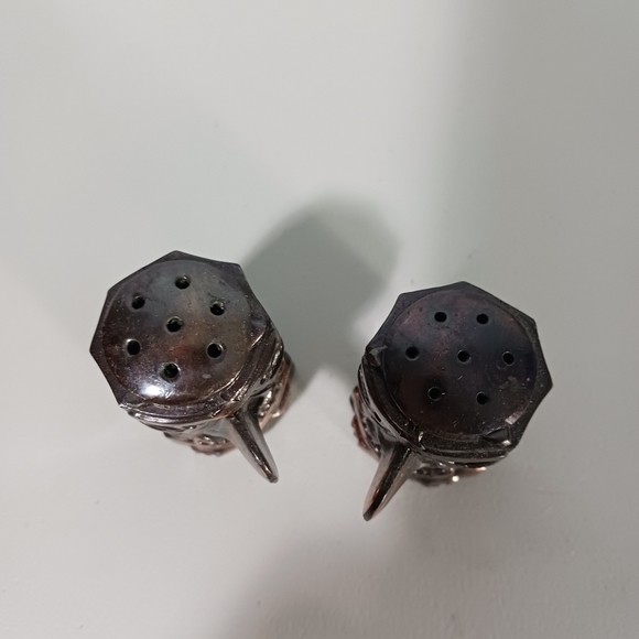 Vintage Bronze  Metal Totem Pole Salt and Pepper Shakers - Picture 3 of 4